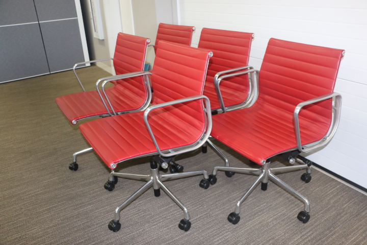 At søge tilflugt Trække på eksotisk HERMAN MILLER 'Eames Aluminum Group' Management Chairs