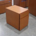 Knoll/Reff Mobile Pedestal