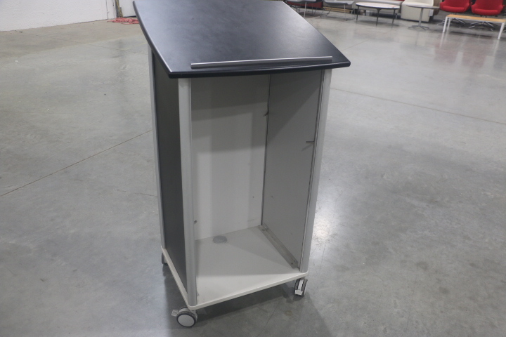 AOU Rolling Podium - Image 5