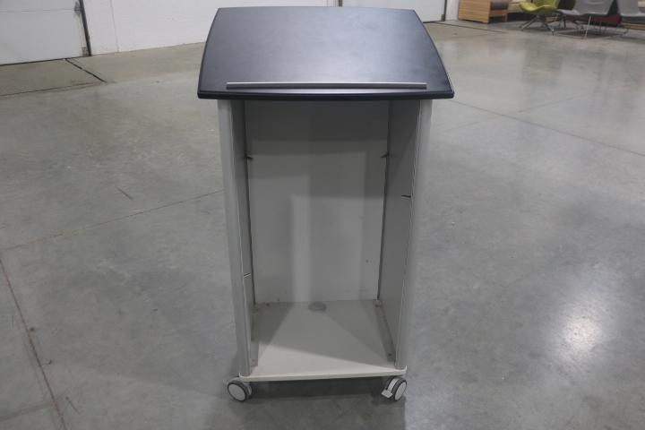 AOU Rolling Podium - Image 4