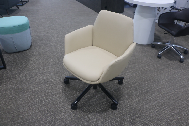 HAWORTH Poppy Guest Chair - Image 2