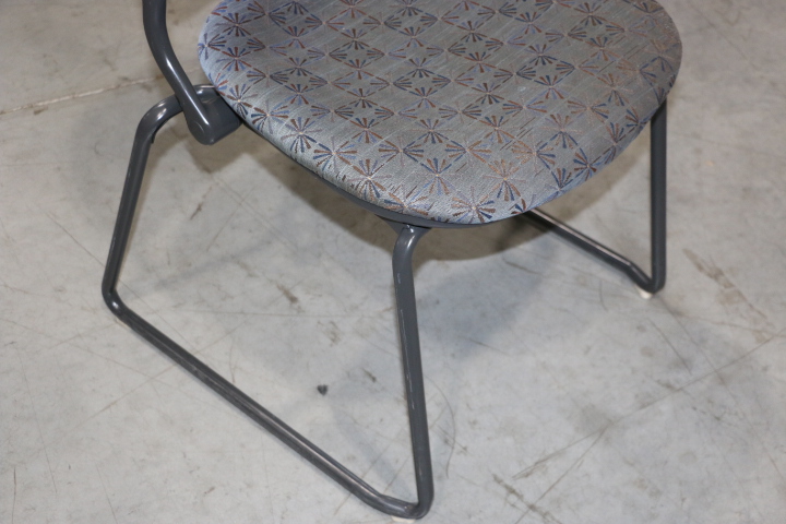 TORSION Light Grey Patterned Guest Chair - Image 5