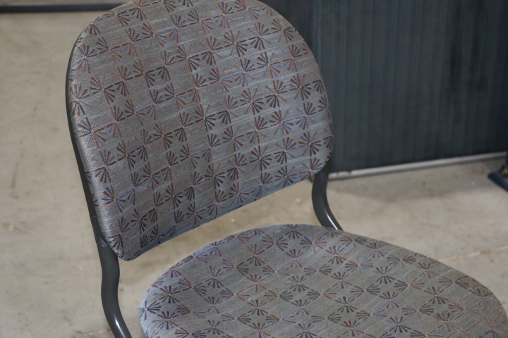 TORSION Light Grey Patterned Guest Chair - Image 4
