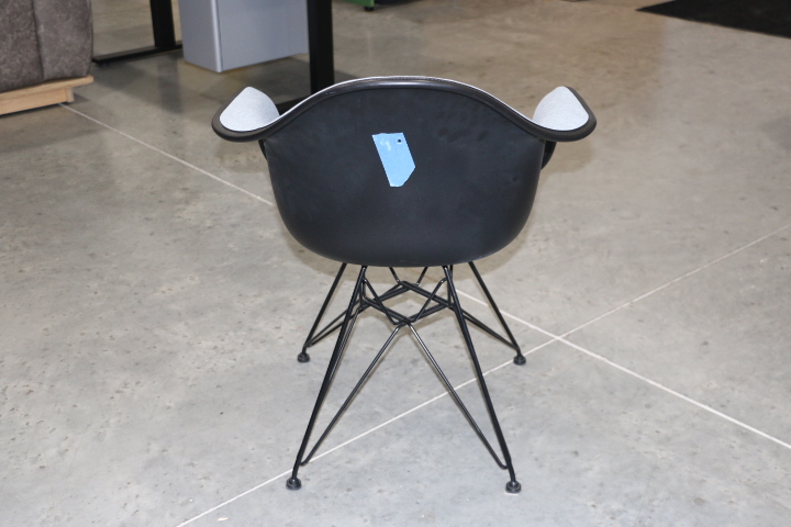 HERMAN MILLER Eames Guest Chair - Image 3