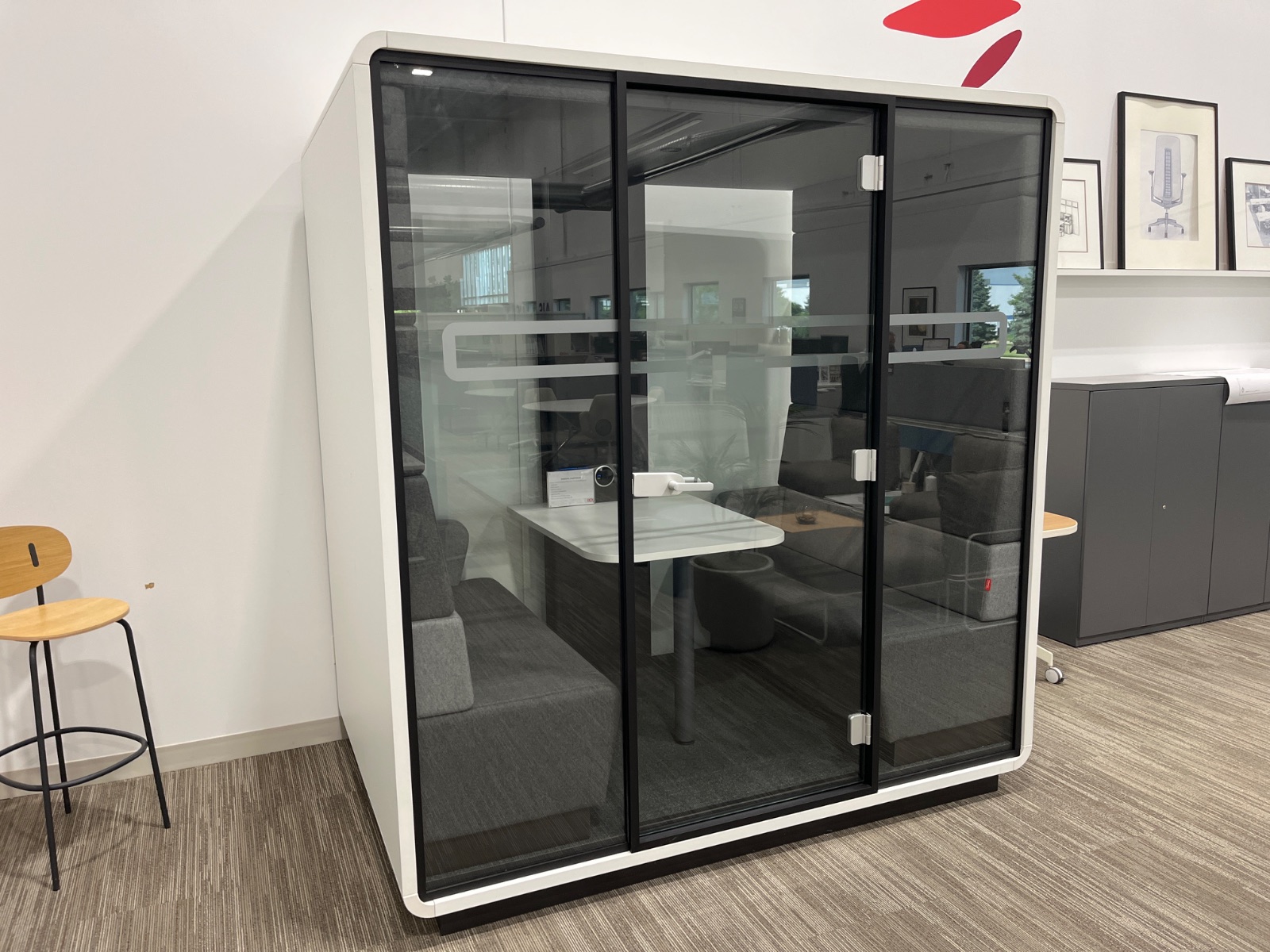HAWORTH White/Grey HushFree.M Acoustic Meeting Pod