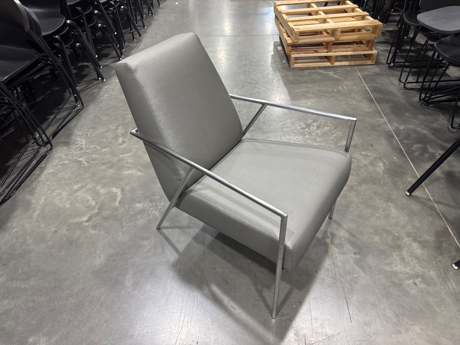 GLOBAL Grey Lounge Chair