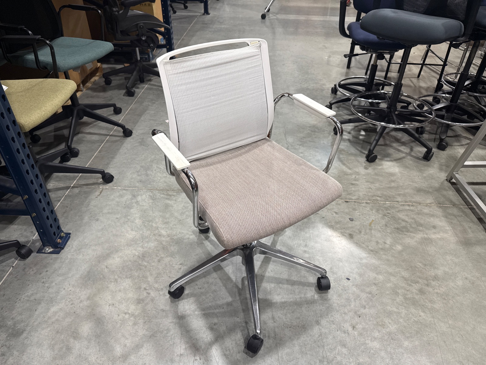 ENCORE SEATING White & Grey Mesh Task Chair