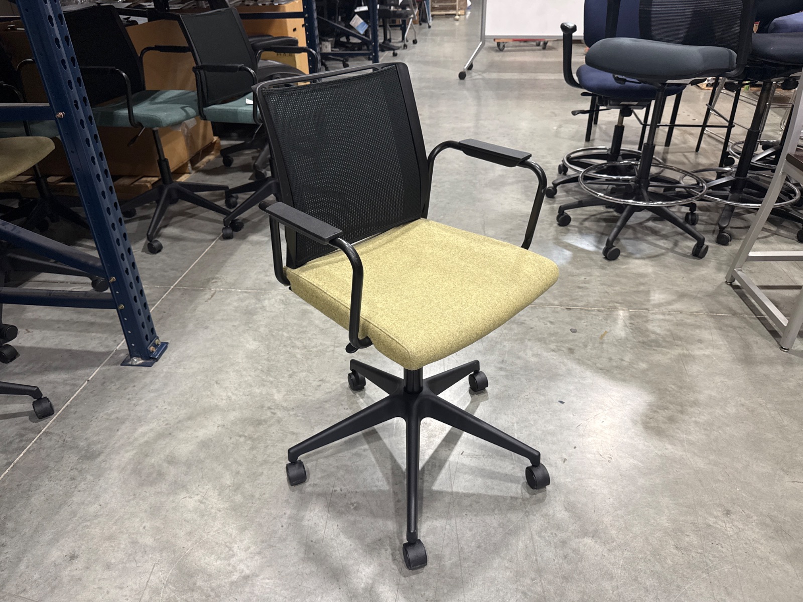 ENCORE SEATING Yellow-Green Mesh Back Task Chair
