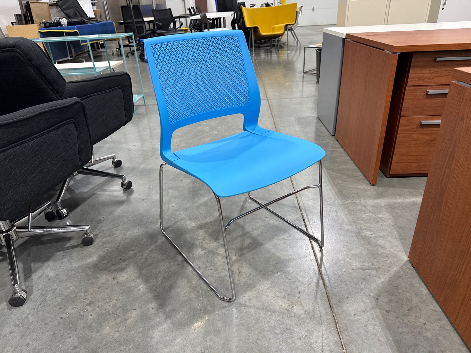 SIT ON IT Blue Armless Stack Chair