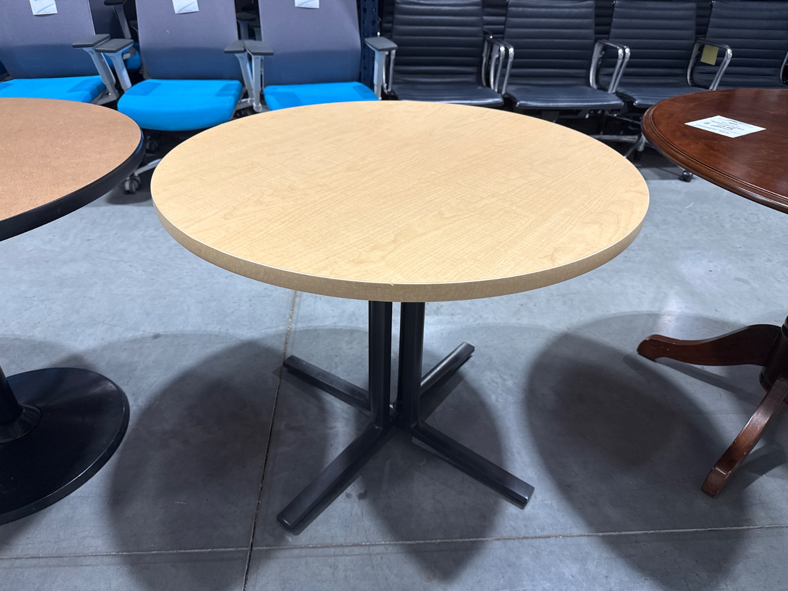 HERMAN MILLER Maple Round Table