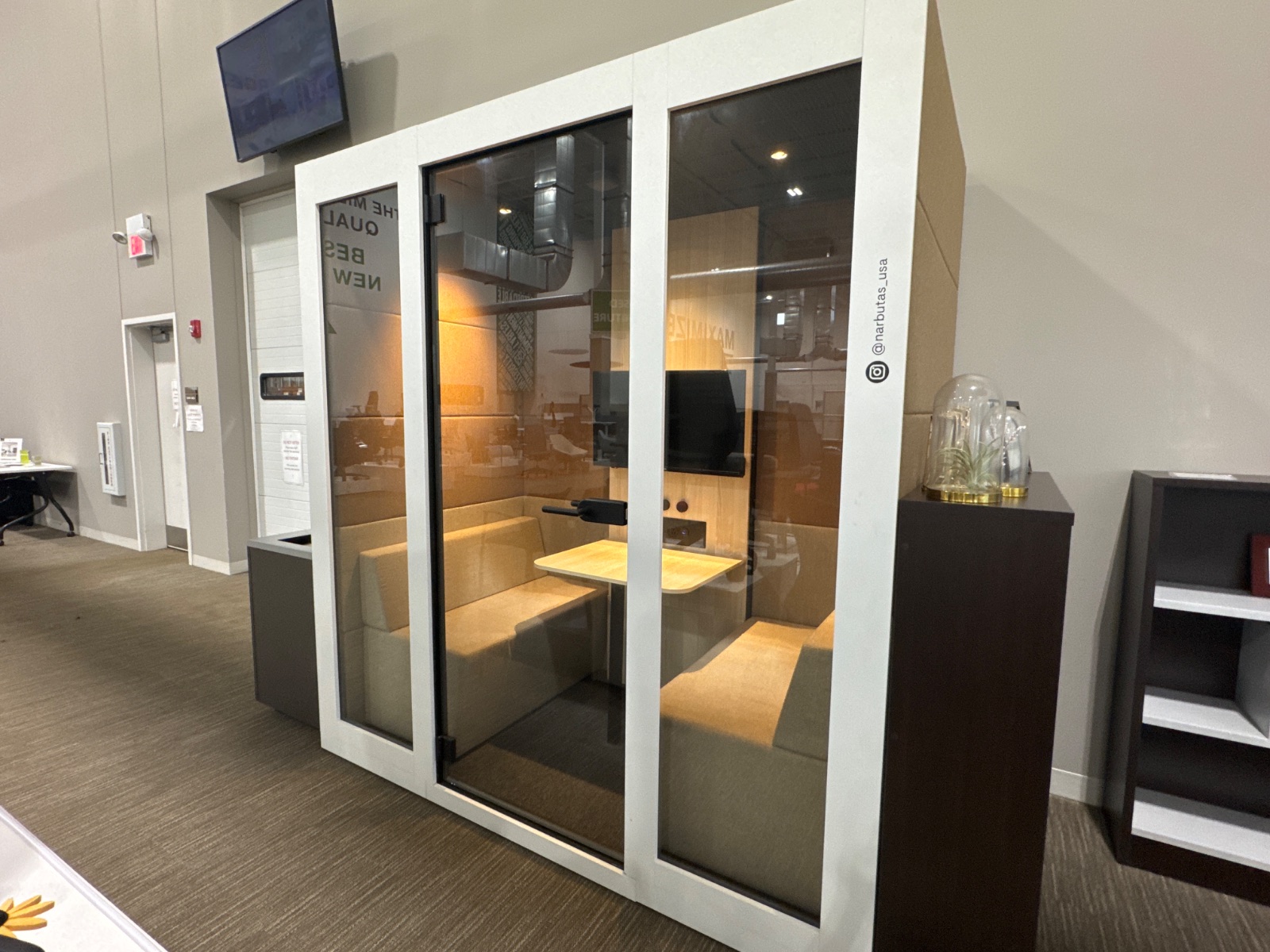 NARBUTAS Grey & Natural Oak Acoustic Meeting Pod